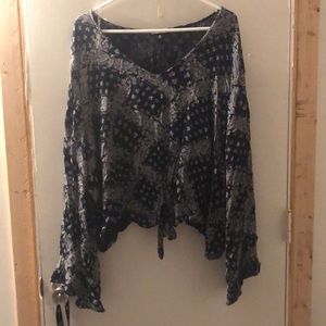 Bell bottom sleeves top